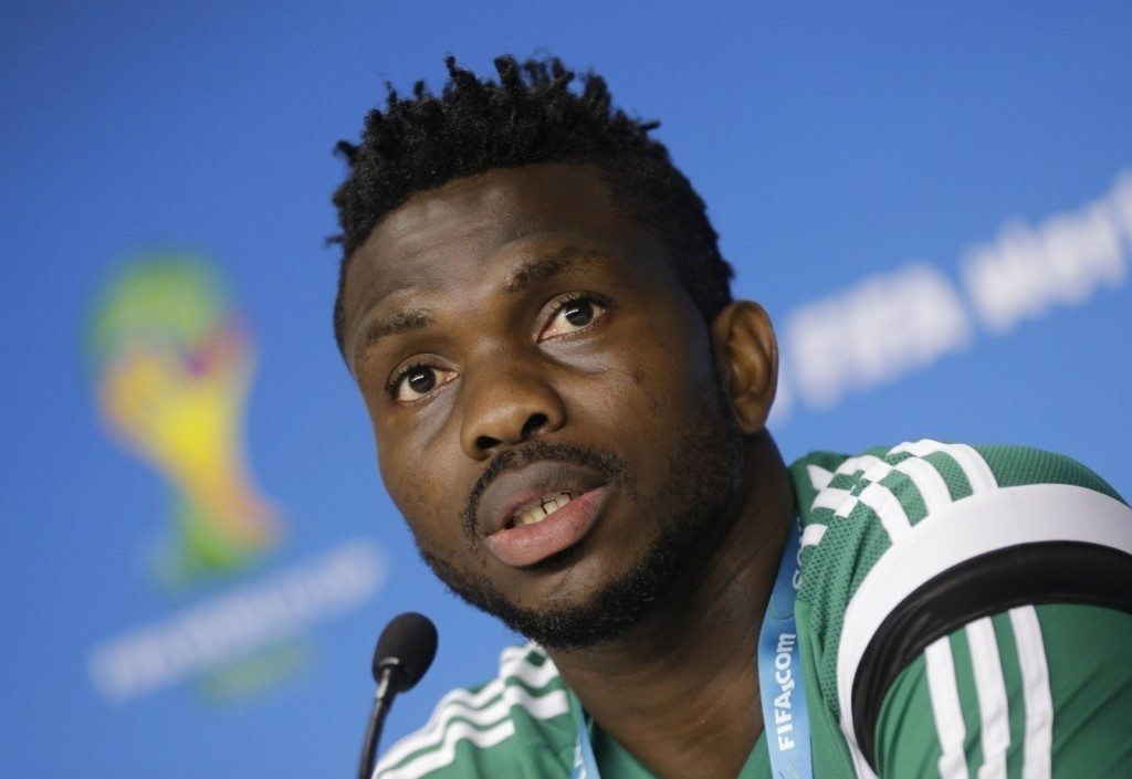 Former Super Eagles Captain Joseph Yobo has publicly encouraged Victor Osimhen to make the move to Manchester United. 