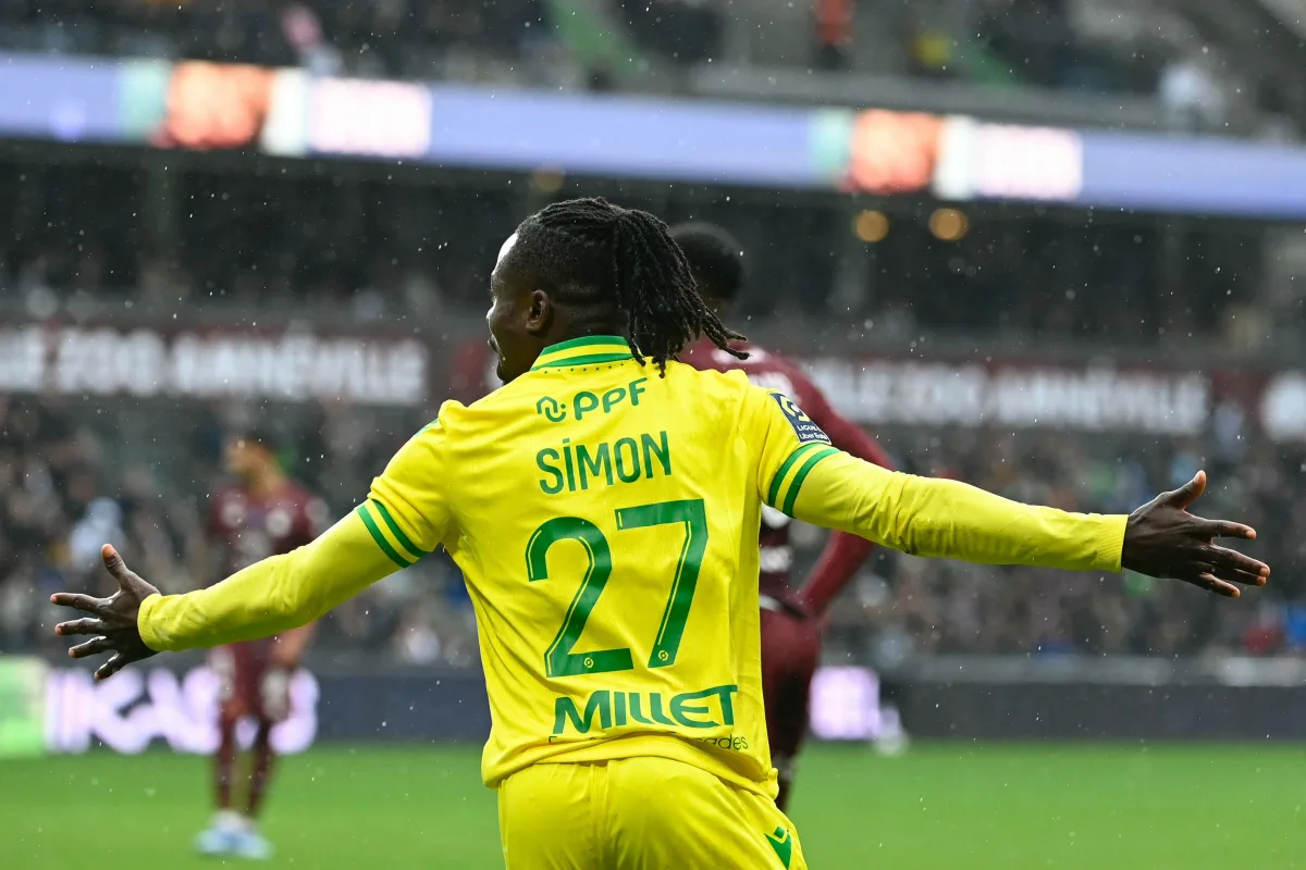 Super Eagles winger Moses Simon is in the running to receive Ligue 1 ‘Top Passeur’ badge, award for the league’s top assist provider.