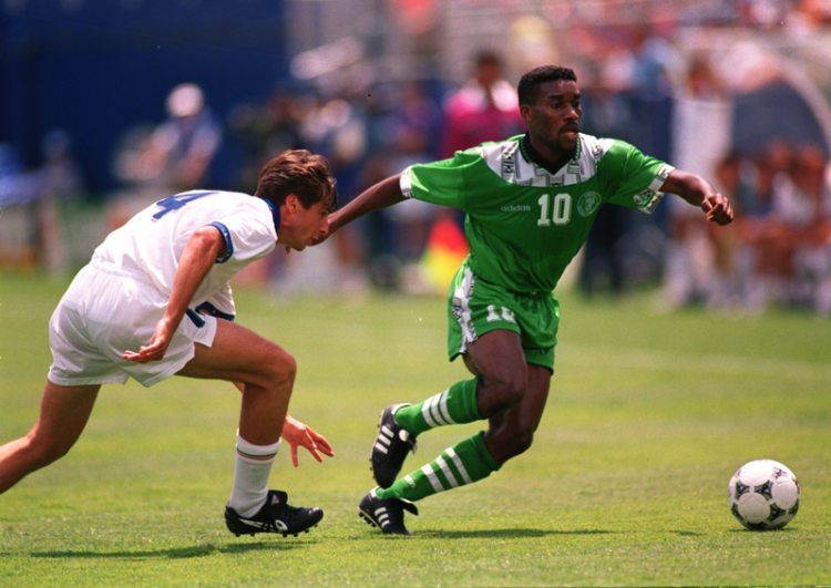 Super Eagles midfielder Alex Iwobi has once again hailed his uncle, legendary Jay-Jay Okocha, as the greatest footballer of all time.
