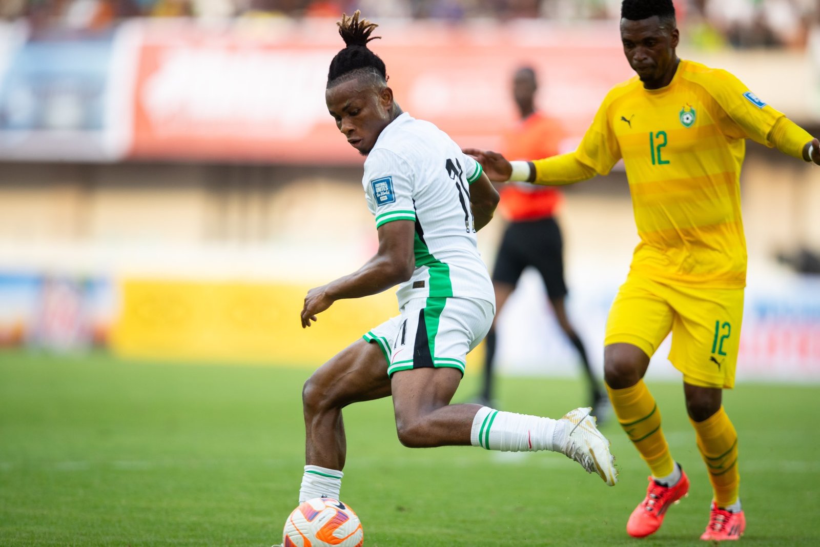 Nigeria’s World Cup dreams took a devastating hit as Zimbabwe snatched a dramatic 1-1 draw in the dying moments of their 2026 World Cup qualifier at the Godswill Akpabio Stadium in Akwa Ibom.  