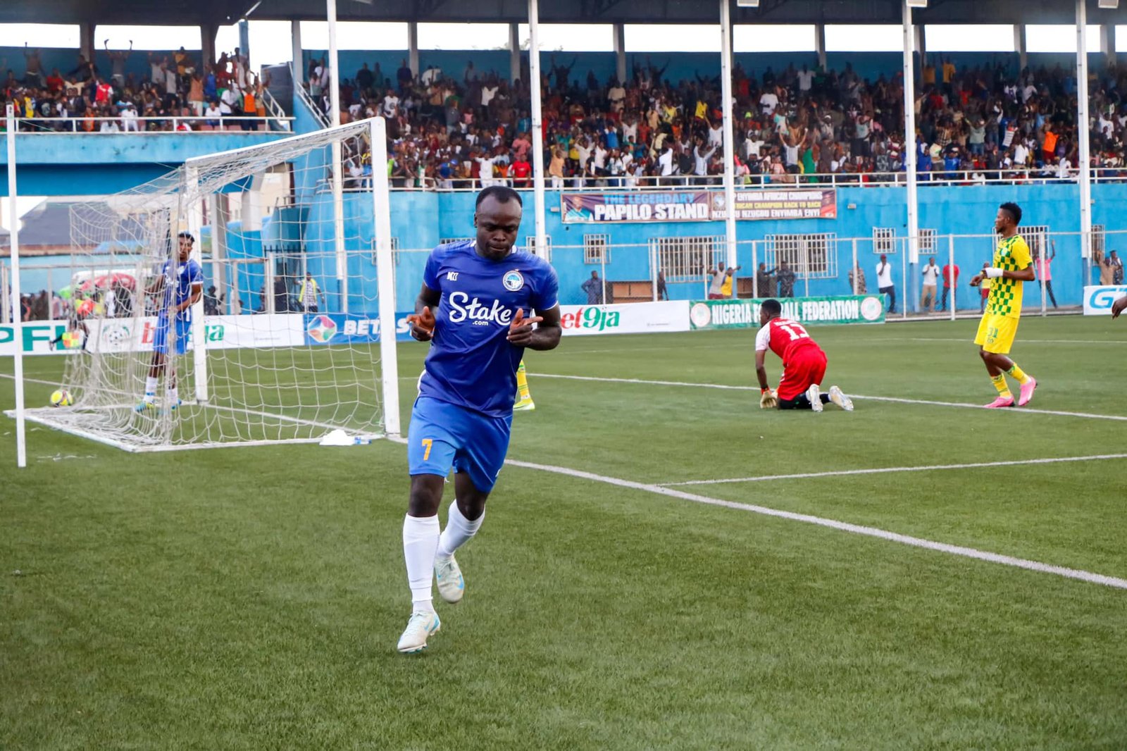 Enyimba win Abia warriors in Oriental Derby, Rivers close gap on Remo Stars, while relegation battle intensifies in NPFL Matchday 32.