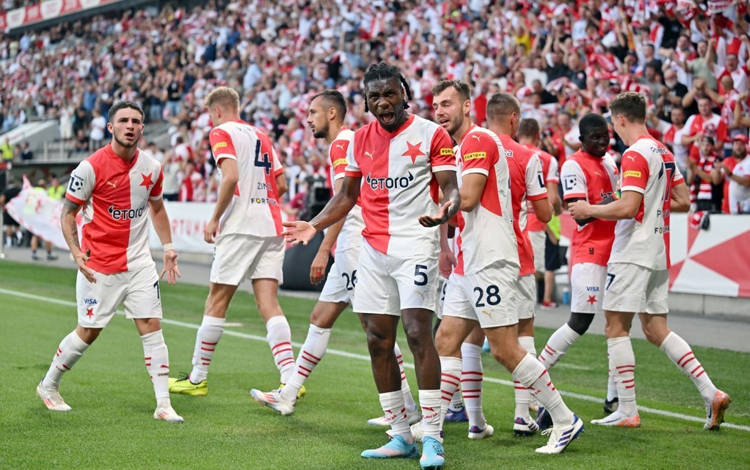 Igoh Ogbu could be out for several weeks after suffering a suspected adductor muscle tear in his groin, according to Slavia head coach.