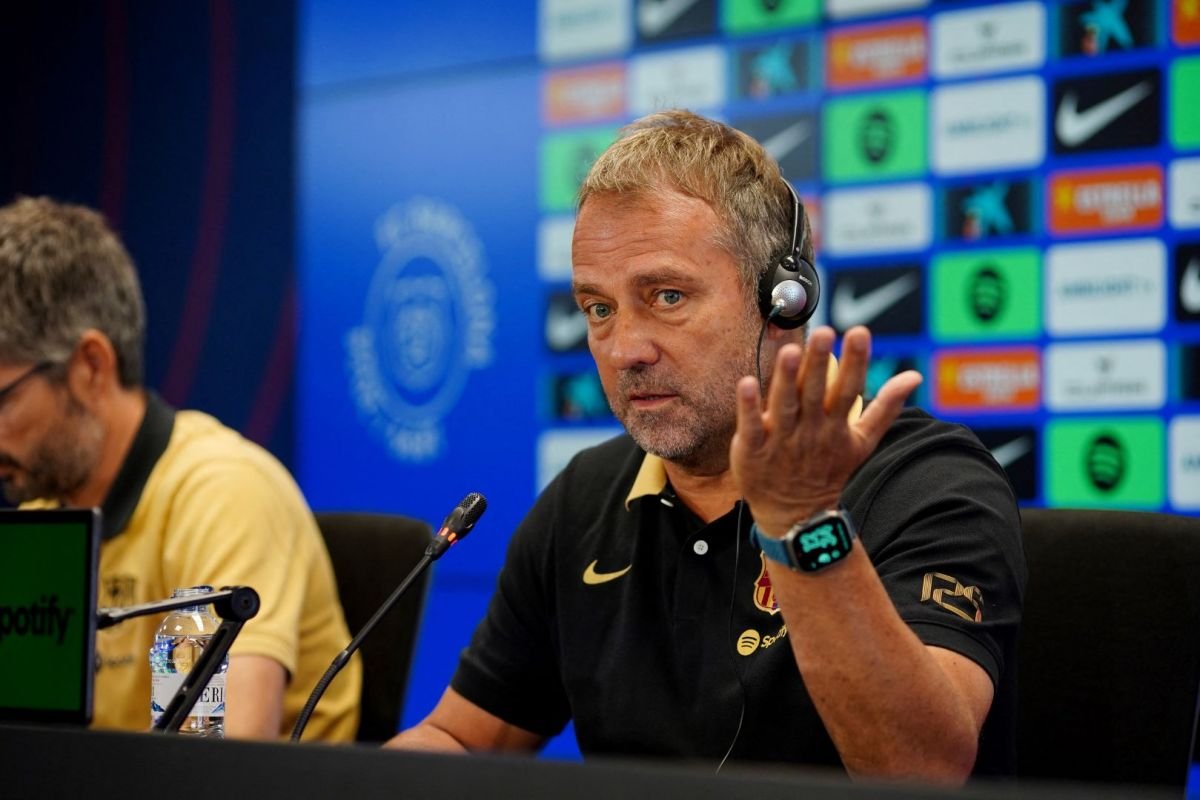 Barcelona head coach Hansi Flick is reportedly not in favor of signing Luis Diaz and would rather see the club pursue Lookman or Williams.