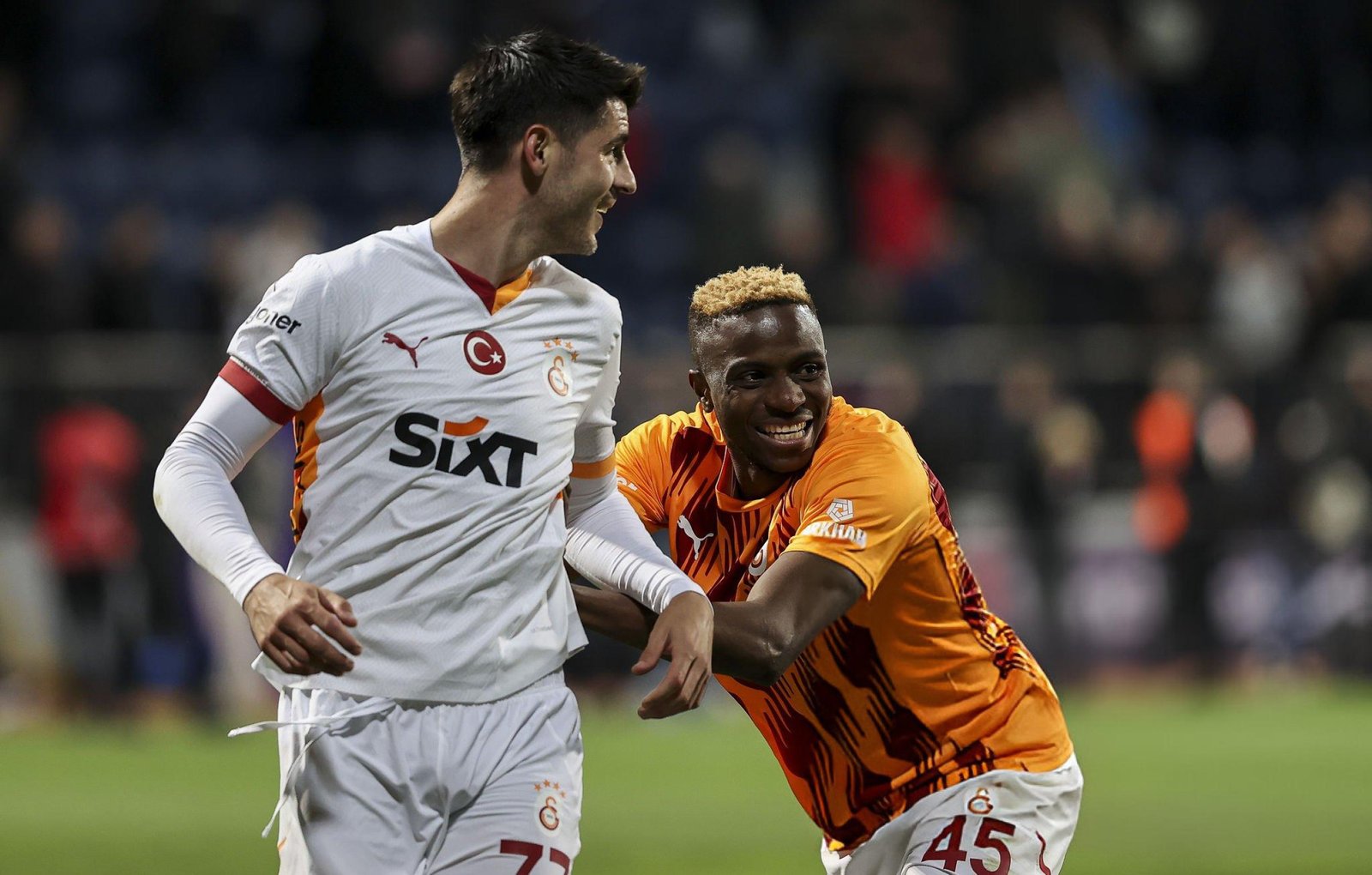Osimhen shines with a goal and assist in Galatasaray’s , earning praise from a former Spain captain as the edge closer to the title.
