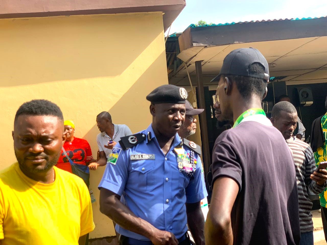 ACP Alabi Akinjide meets Ogun State athletes as the protest over unpaid allowances and broken promises at the ongoing 2024 Gateway Games.