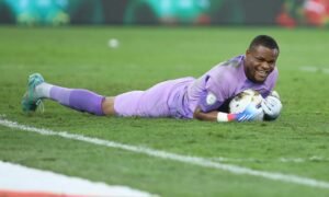 Junior Khanye has criticised Nigerian goalkeeper Stanley Nwabali, calling him overhyped and unfit for Kaizer Chiefs amid transfer rumour.
