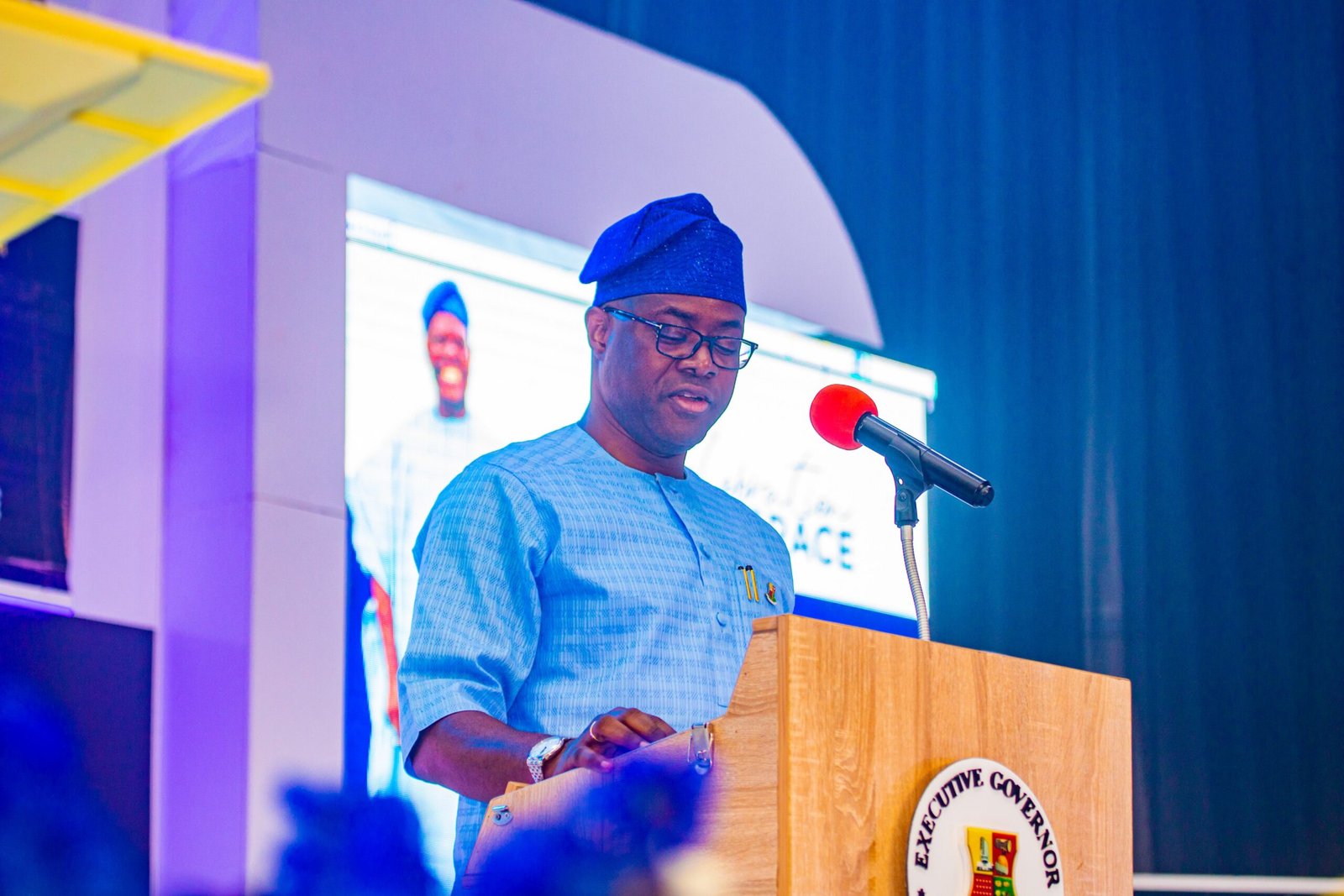 Oyo State Governor Seyi Makinde has fulfilled a 26-year-old promise by allocating land to the 1998 Shooting Stars team
