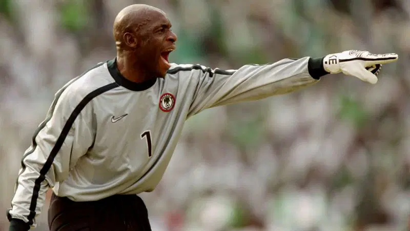 Ex-Super Eagles goalkeeper Ike Shorunmu says Stanley Nwabali must decide his future as Raja Casablanca push for transfer.