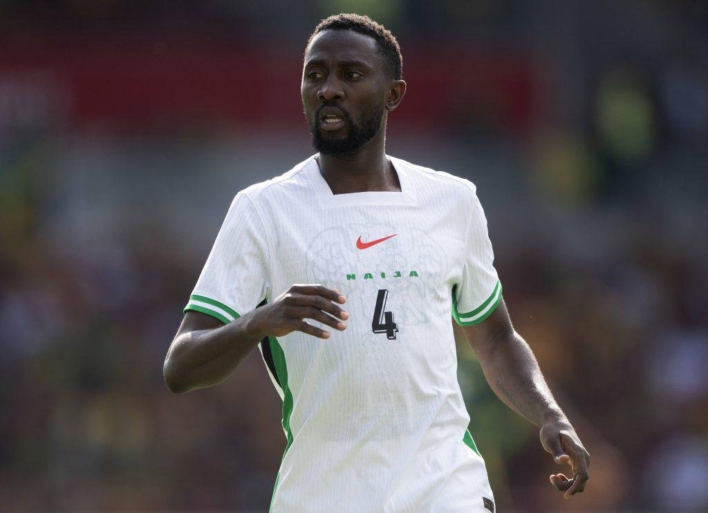 Manchester United have opened talks with Nigerian midfielder Wilfred Ndidi over a potential £9m summer transfer from Leicester City.