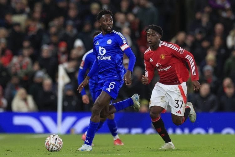 Manchester United have opened talks with Nigerian midfielder Wilfred Ndidi over a potential £9m summer transfer from Leicester City.