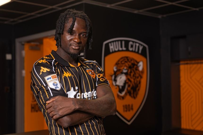 Hull City have signed Nigerian forward David Akintola from Turkish side Çaykur Rizespor, following in the footsteps of Aluko and Akpom.