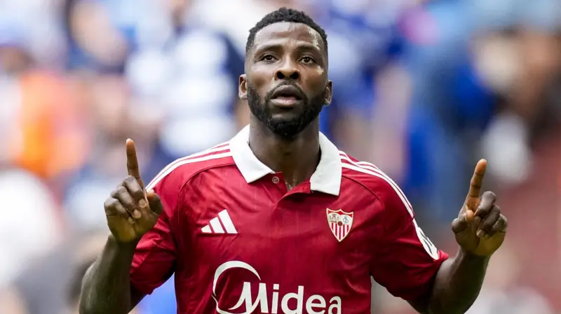 Celtic have signed Nigeria striker Kelechi Iheanacho after leaving Sevilla, with Brendan Rodgers confident he will make a “big contribution”.