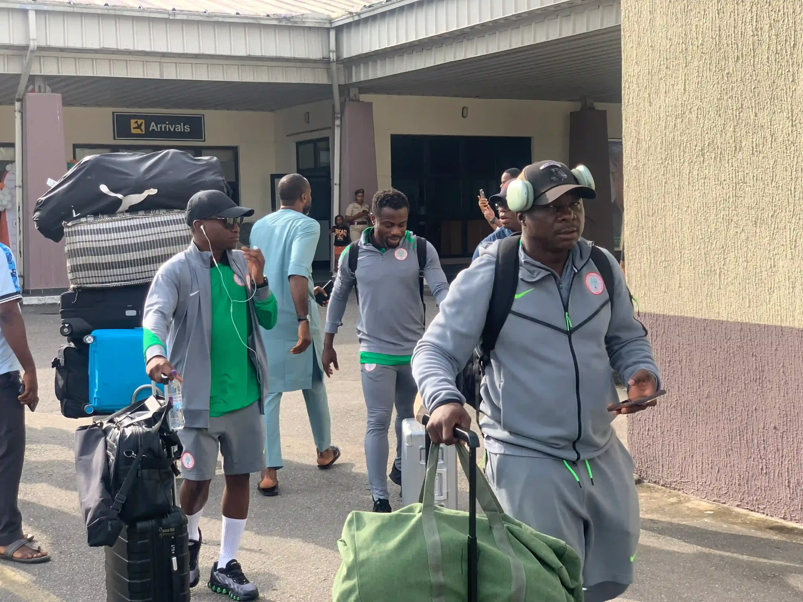 Fans in Uyo confront Stanley Nwabali as the Super Eagles return home for the decisive final Group C match with Benin Republic.