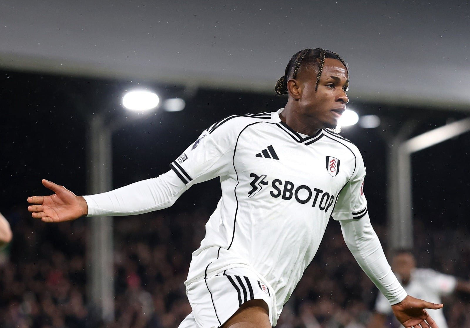 Samuel Chukwueze and Alex Iwobi led a dramatic Fulham fightback, but Manchester City survived a wild nine-goal Premier League thriller.