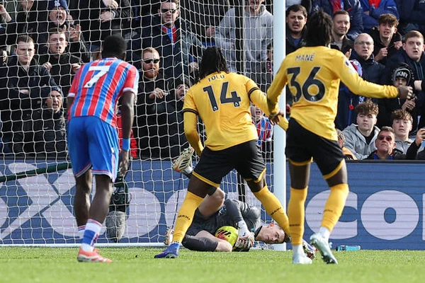 Arokodare had the chance to change Wolves fate at Selhurst Park, but one key moment swung the game as Crystal Palace left it late