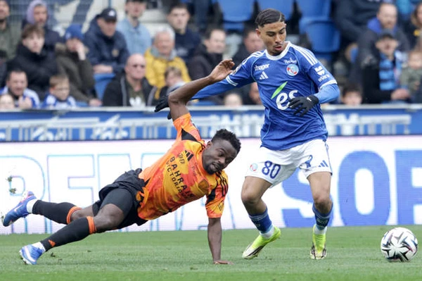 Moses Simon reached Ligue 1 milestone as Paris FC drew 0–0 with Strasbourg, marking a major milestone in the Nigerian winger’s career.