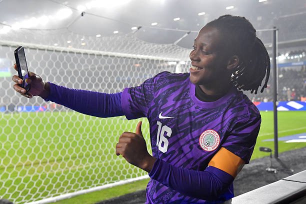 Chiamaka Nnadozie keeps a third consecutive clean sheet as Brighton beat Arsenal 2-0 to reach the Women’s FA Cup semi-finals.