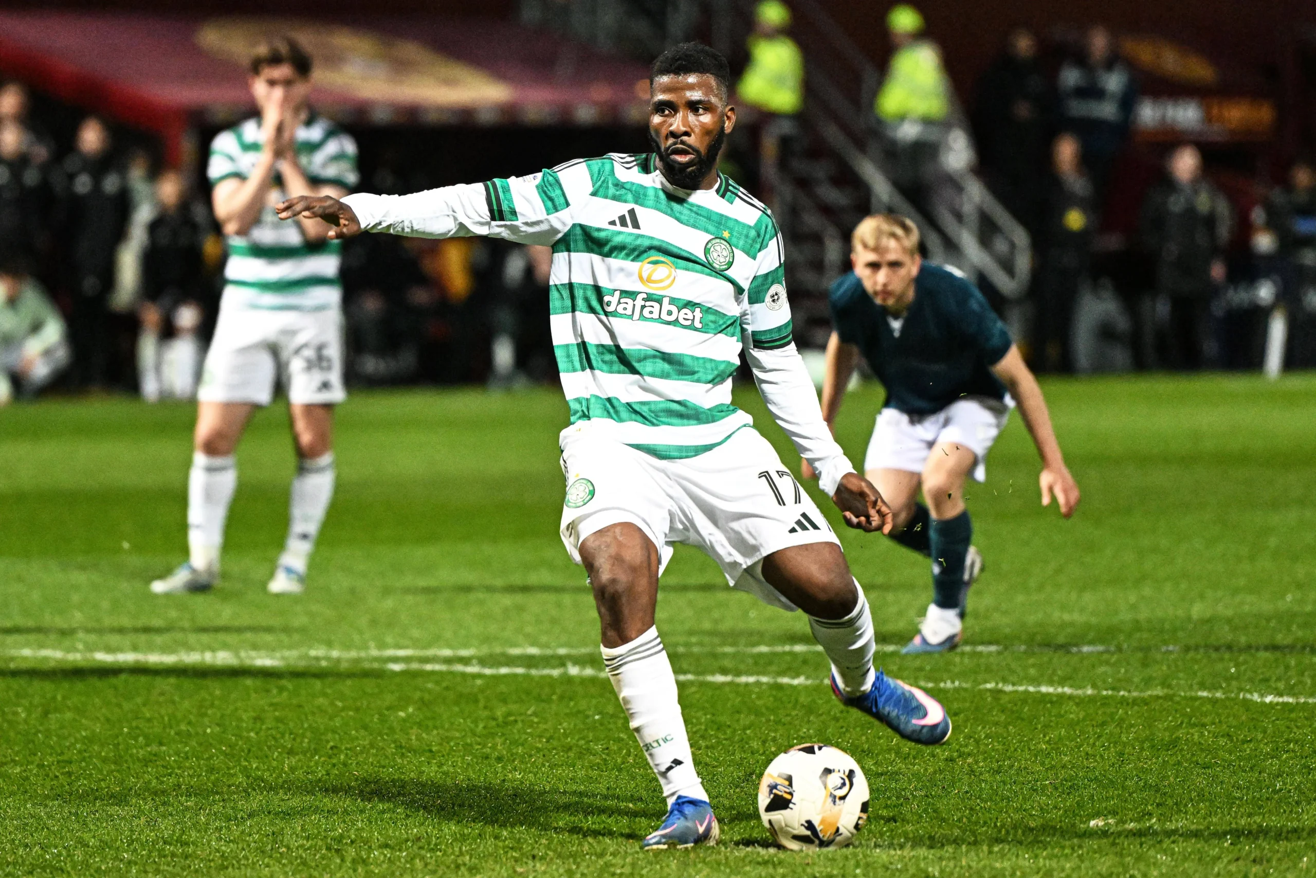 Former Super Eagles midfielder Ogenyi Onazi has urged Celtic to extend Kelechi Iheanacho’s contract after the Nigerian striker’s late heroics against Motherwell.