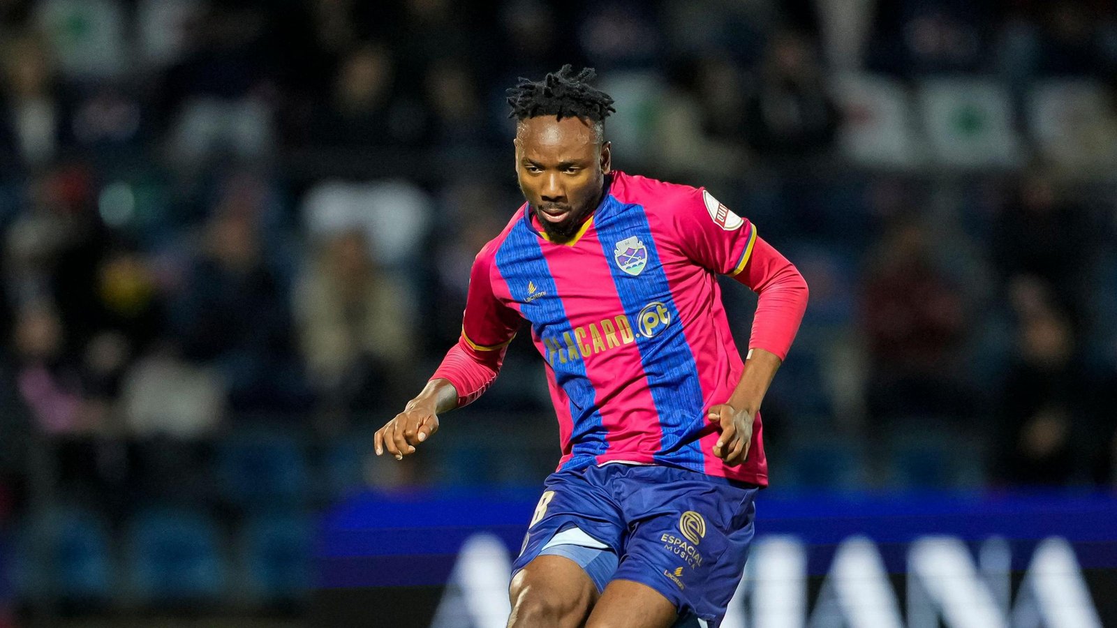 Barnsley have confirmed Nigerian midfielder Kelechi Nwakali will remain at the club for the new season despite an uncertain and difficult campaign.