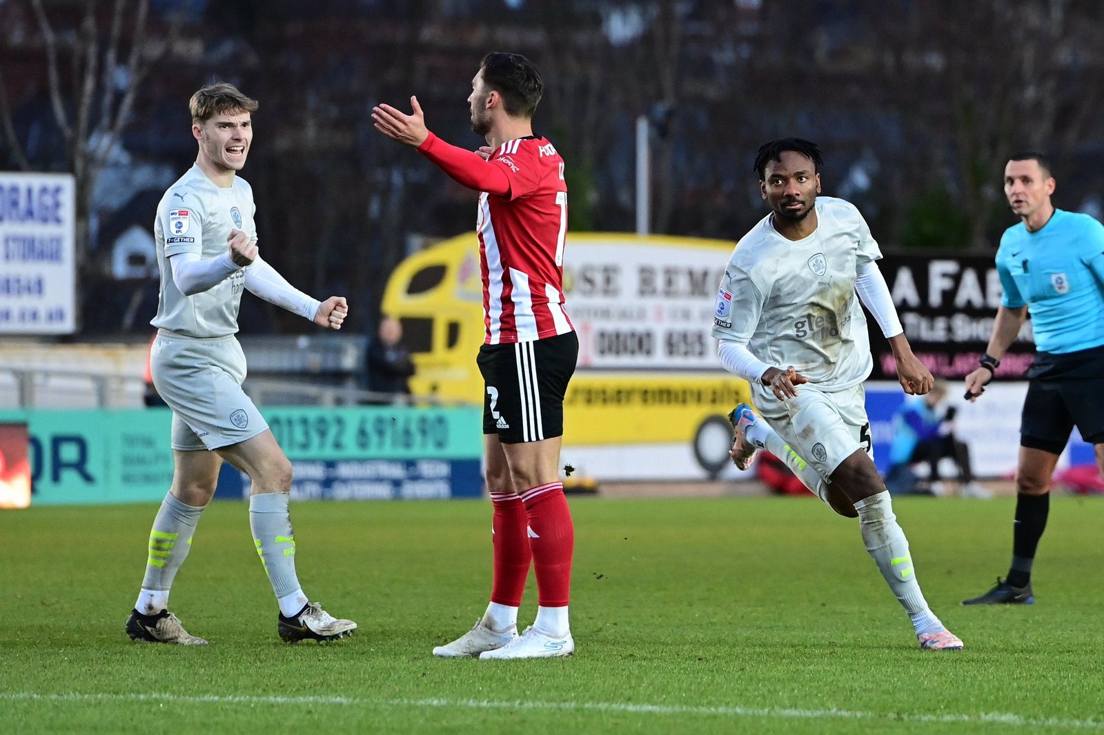 Barnsley have confirmed Nigerian midfielder Kelechi Nwakali will remain at the club for the new season despite an uncertain and difficult campaign.