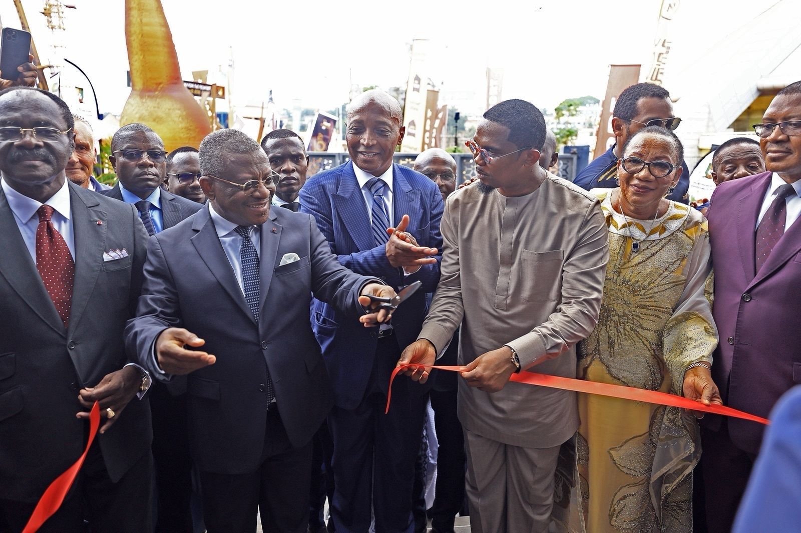 CAF president Patrice Motsepe joined Cameroon Prime Minister Joseph Dion Ngute and FECAFOOT president Samuel Eto’o for the inauguration of FECAFOOT’s new headquarters in Yaoundé as Cameroon pushes a new era of football modernization. 