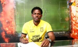 Nigerian midfielder Tom Dele-Bashiru has completed a permanent transfer from Watford to Greek Super League club Aris, signing a three-year contract after six years in England.