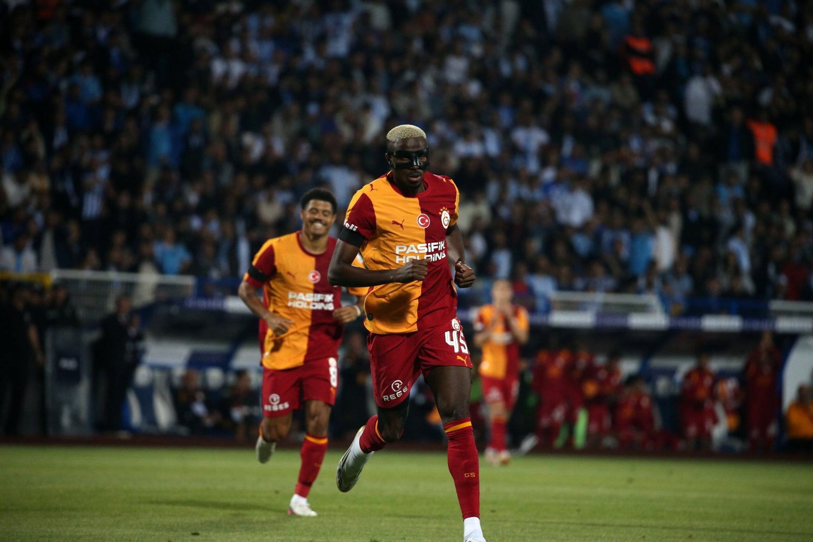 Victor Osimhen scored twice and set up another as Galatasaray continued their strong start to the Turkish Süper Lig season with a 4-0 victory over Erzurumspor.