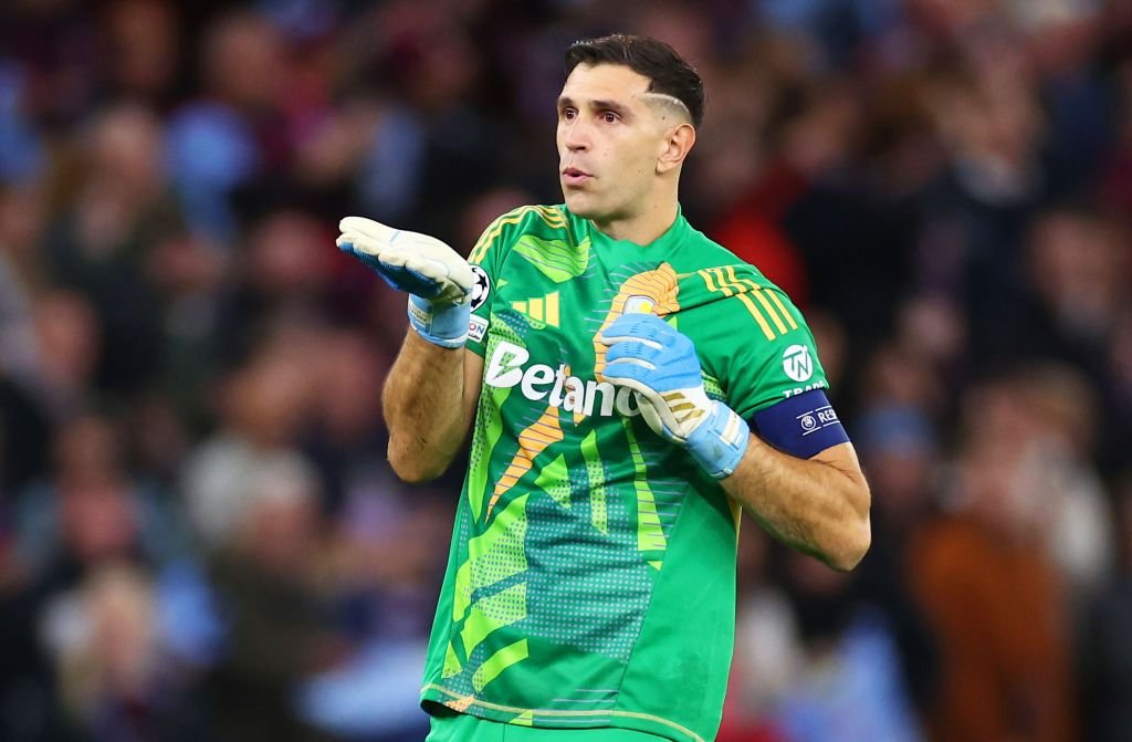 Emiliano Martínez has reportedly given the green light to Chelsea over a potential move from Aston Villa, with the decision now resting on the Blues before the transfer deadline.