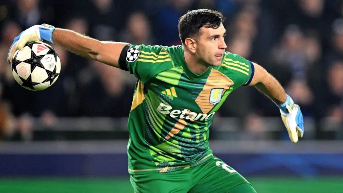 Emiliano Martínez has reportedly given the green light to Chelsea over a potential move from Aston Villa, with the decision now resting on the Blues before the transfer deadline.