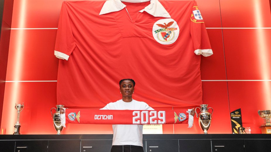 Super Falcons defender Oluwatosin Demehin has completed her move to Portuguese champions Benfica after leaving Galatasaray, signing a three-year contract with the club.