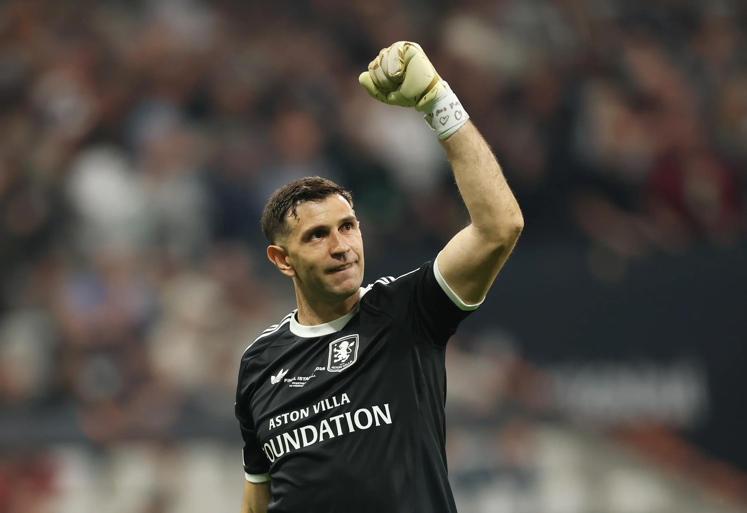 Emiliano Martínez has reportedly given the green light to Chelsea over a potential move from Aston Villa, with the decision now resting on the Blues before the transfer deadline.