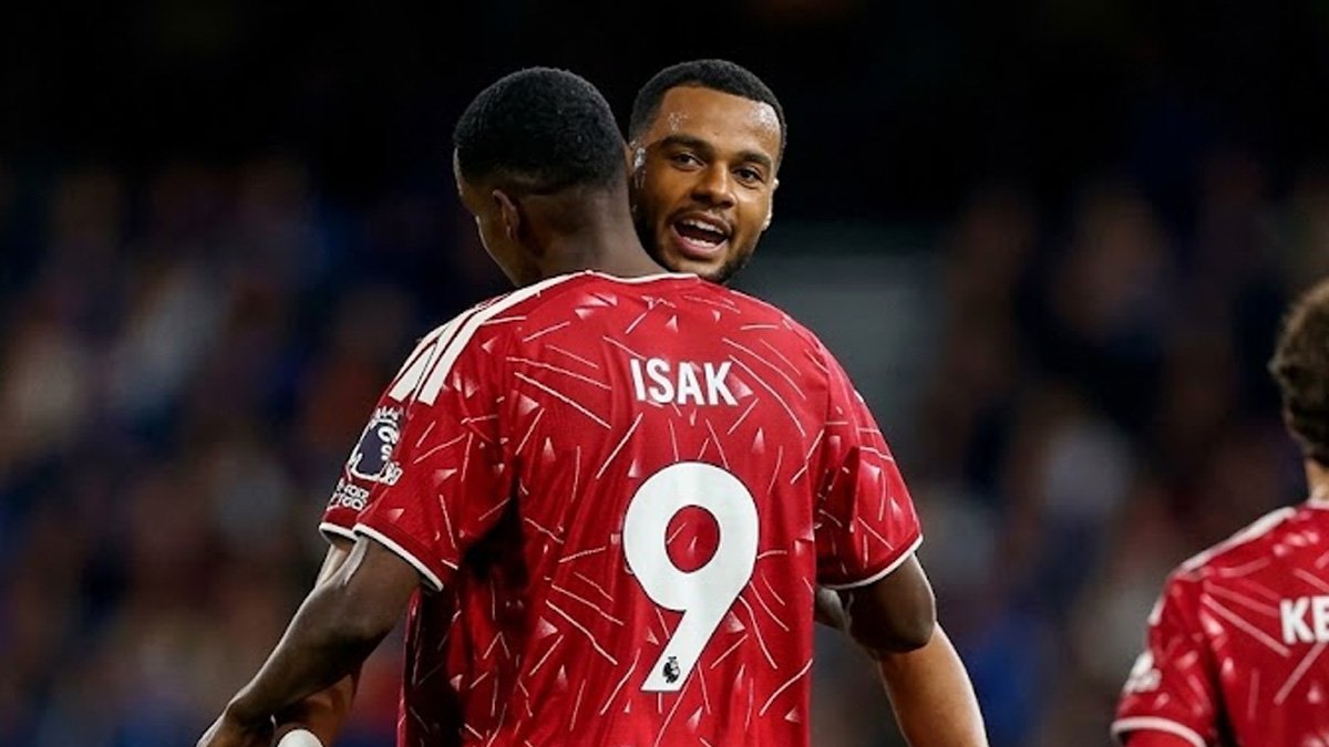 Liverpool forwards Isak and Gakpo