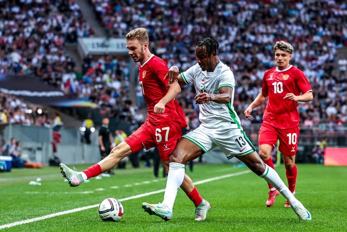 Nigeria came from 3-1 down to draw 3-3 with Russia in Nizhny Novgorod, with debutant Peter Edokpolor scoring before Akor Adams struck in stoppage time.